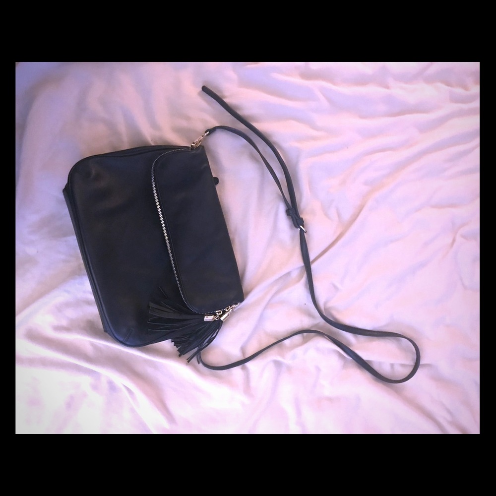 Black medium sized crossbody bag!